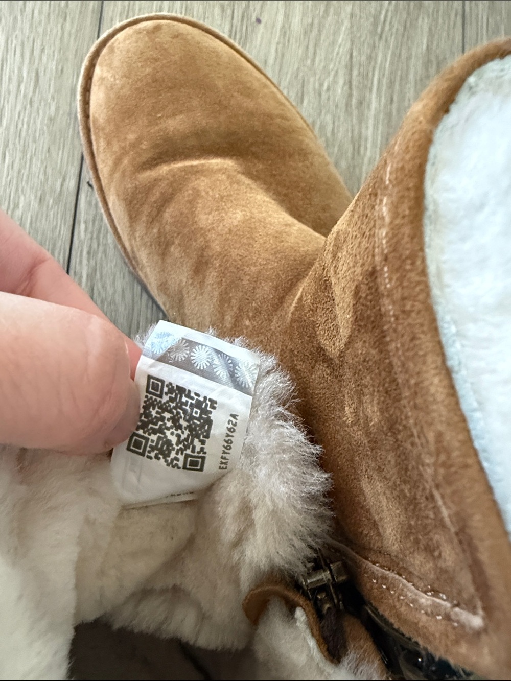 Ugg classic mini Abree Bruno chestnut boots size US 7 - Picture 11 of 11